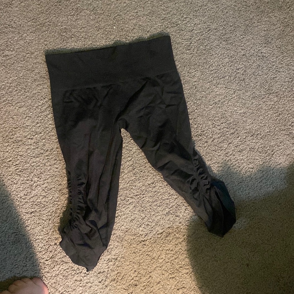 M cropped lululemon leggings